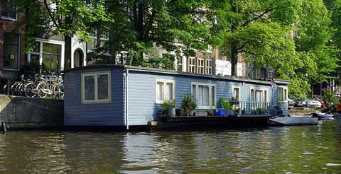 Vivienda flotante en el centro de Amsterdam